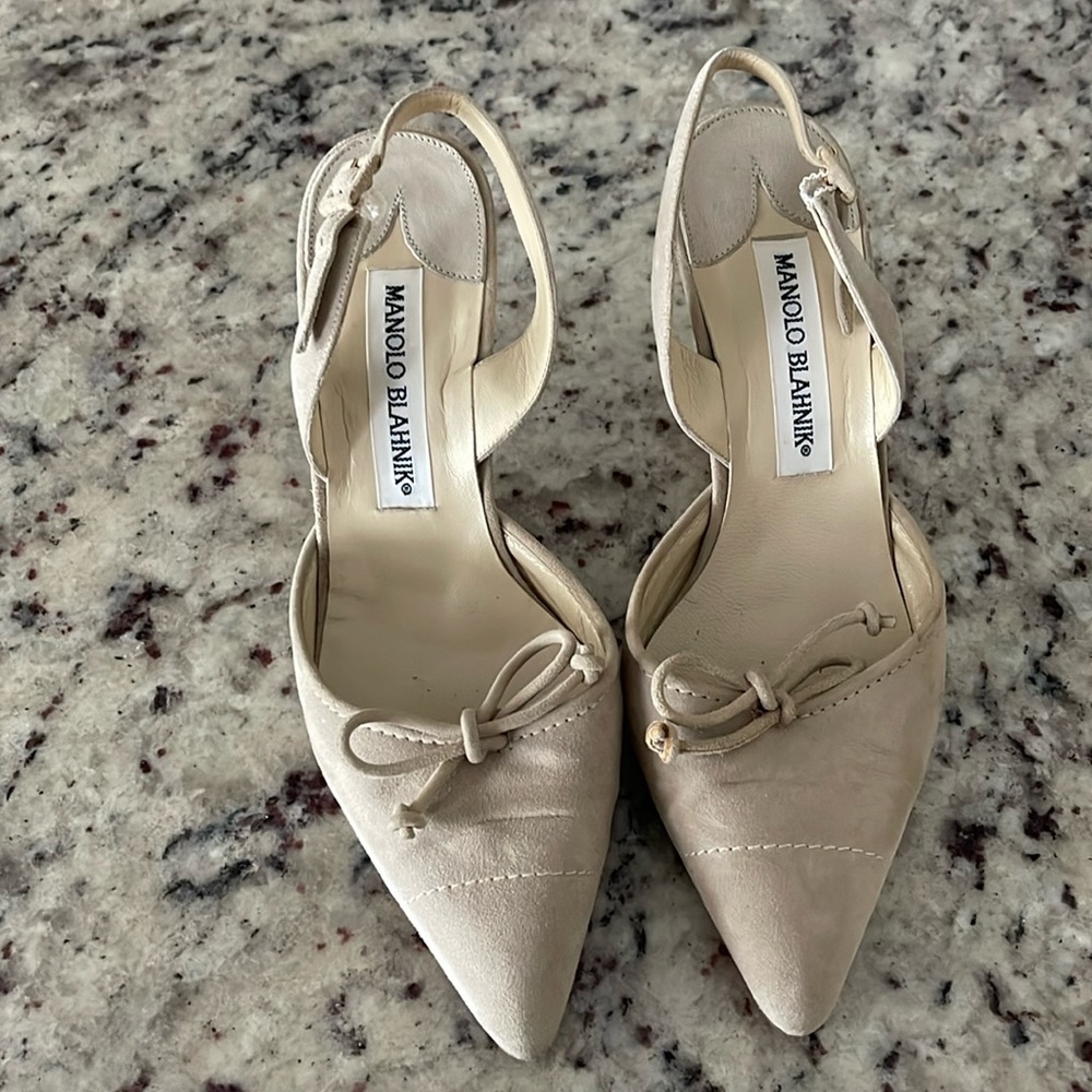 Manolo Blahnik pointed Toe Ankle-Wrap Pumps- Size 36